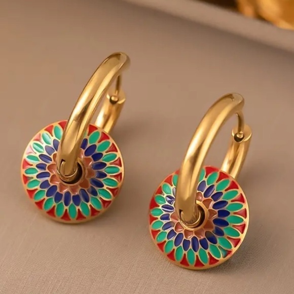 Necklace and Earring Set in Golden Painted Daisy Boho Design - Picture 2 of 5